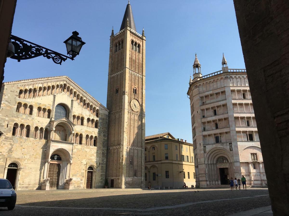 Il Balcone Dell'Angiol D 'Or Apartment Parma Bagian luar foto